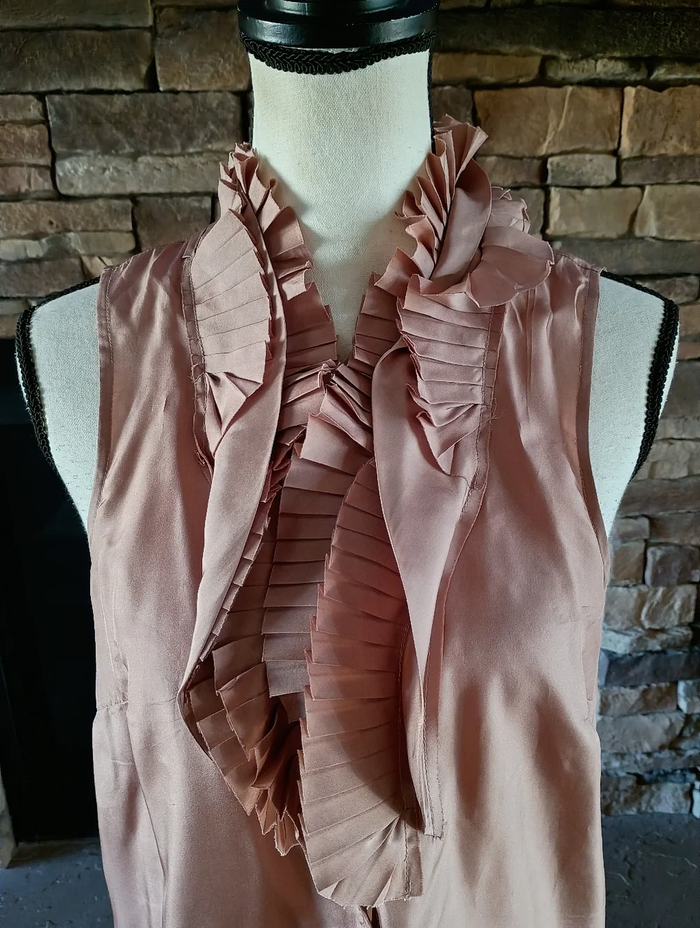 J. Crew 100% Silk Beige Tan Pink Mauve Ruffled Button Sleeveless Top Size 6 - Picture 7 of 16